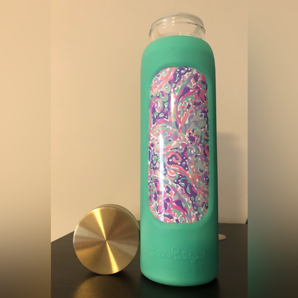 Lilly Pulitzer La Playa Glass Water Bottle 20 Oz. with Protective Sleeve